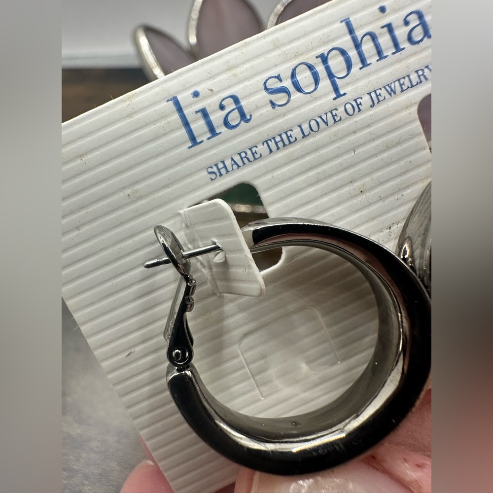 Lia Sophia "Coy" Hematite Tone 1" Hoop Earrings - Picture 5 of 6